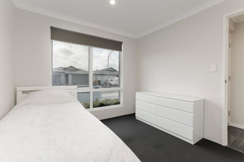 Perth Comfy Stays - Food Delivery Shop 43