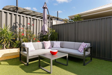 Perth Comfy Stays - Food Delivery Shop 8