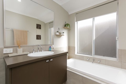 Perth Comfy Stays - Food Delivery Shop 38