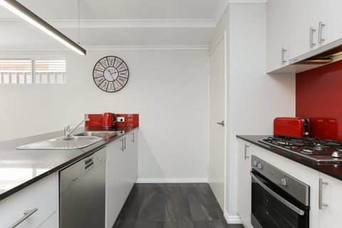Perth Comfy Stays - Food Delivery Shop 15