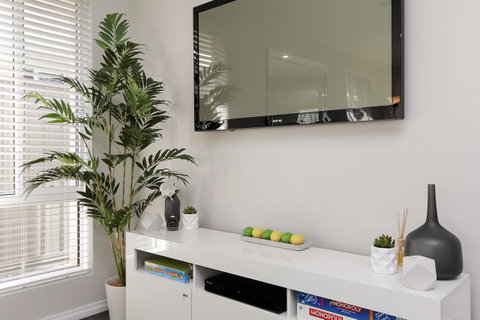 Perth Comfy Stays - Food Delivery Shop 1