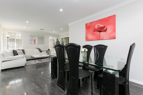 Perth Comfy Stays - Food Delivery Shop 19