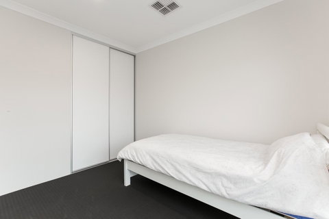 Perth Comfy Stays - Food Delivery Shop 42
