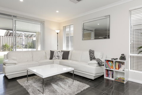 Perth Comfy Stays - Food Delivery Shop 5
