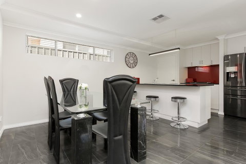 Perth Comfy Stays - Food Delivery Shop 22