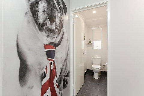 Perth Comfy Stays - Food Delivery Shop 41