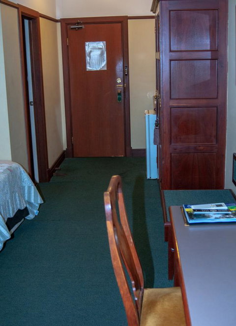 Higgins Lane Motel - Food Delivery Shop 2