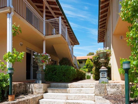 Higgins Lane Motel - Food Delivery Shop 7