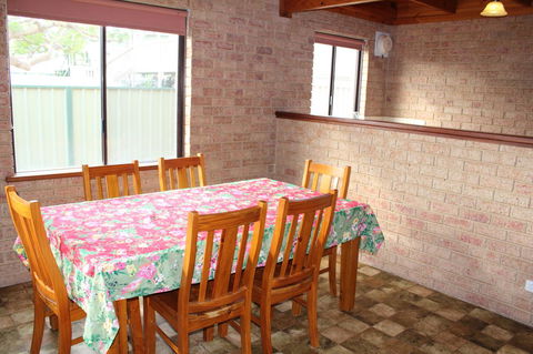 Kestrel Chalets - Food Delivery Shop 20