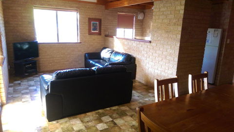 Kestrel Chalets - Food Delivery Shop 1