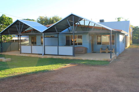 Kestrel Chalets - Food Delivery Shop 14
