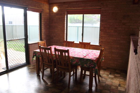 Kestrel Chalets - Food Delivery Shop 17