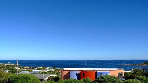 Tru Blu - Enjoy Sweeping 180 Degree Views Of Gracetown In This Modern Family Beach House - Food Delivery Shop 7