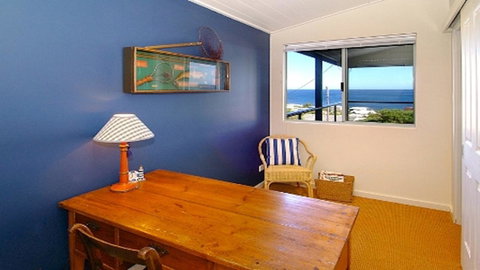Tru Blu - Enjoy Sweeping 180 Degree Views Of Gracetown In This Modern Family Beach House - Food Delivery Shop 4