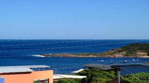 Tru Blu - Enjoy Sweeping 180 Degree Views Of Gracetown In This Modern Family Beach House - Food Delivery Shop 10