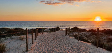 Scarborough Beach Front Resort - Shell Seven - Food Delivery Shop 24