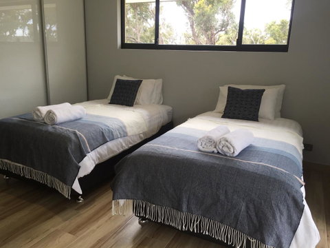 Eagle Bay House - Food Delivery Shop 2