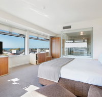 Quality Hotel Gateway Inn Devonport - Food Delivery Shop