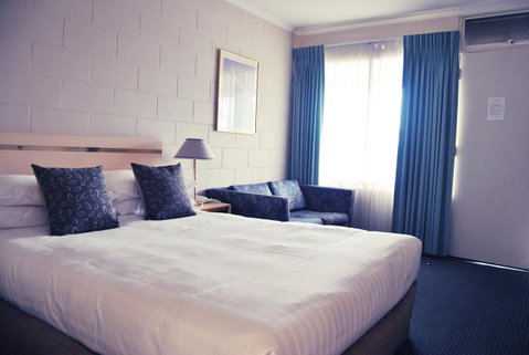 Comfort Inn Devonport - Food Delivery Shop 15