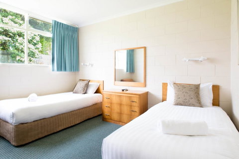 Comfort Inn Devonport - Food Delivery Shop 40