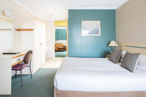 Comfort Inn Devonport - Food Delivery Shop 18