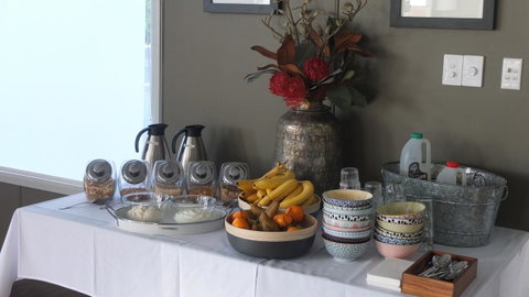 Comfort Inn Devonport - Food Delivery Shop 23