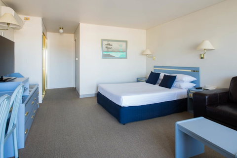 Comfort Inn Devonport - Food Delivery Shop 44