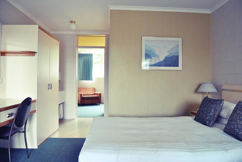 Comfort Inn Devonport - Food Delivery Shop 38