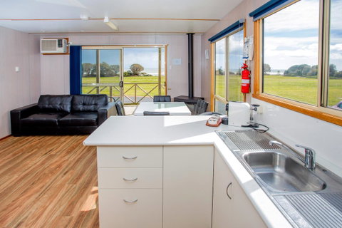 Discovery Parks - Devonport - Food Delivery Shop 26