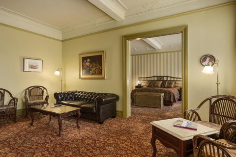 Hadley\'s Orient Hotel - Food Delivery Shop 24