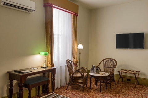 Hadley\'s Orient Hotel - Food Delivery Shop 29