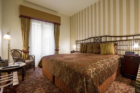 Hadley\'s Orient Hotel - Food Delivery Shop 32