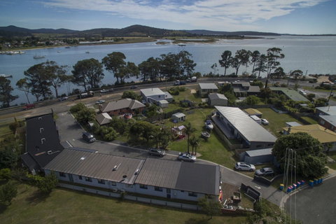 Georges Bay Apartments - Food Delivery Shop 25