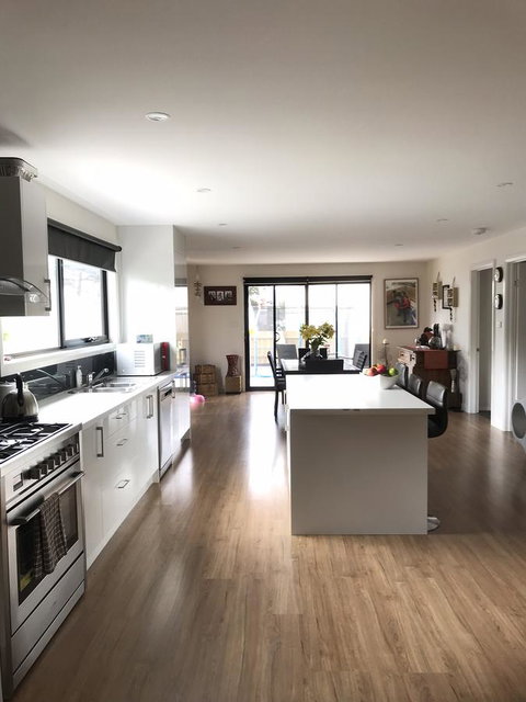 Georges Bay Apartments - Food Delivery Shop 10