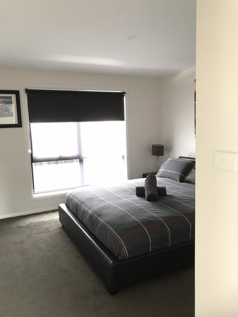 Georges Bay Apartments - Food Delivery Shop 5