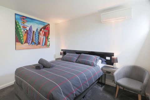 Georges Bay Apartments - Food Delivery Shop 23