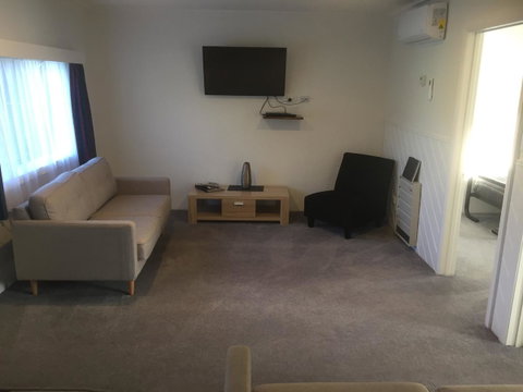 Georges Bay Apartments - Food Delivery Shop 29
