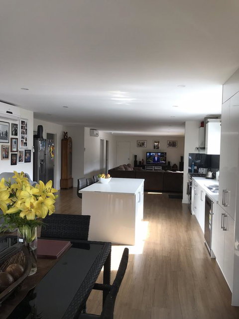 Georges Bay Apartments - Food Delivery Shop 6