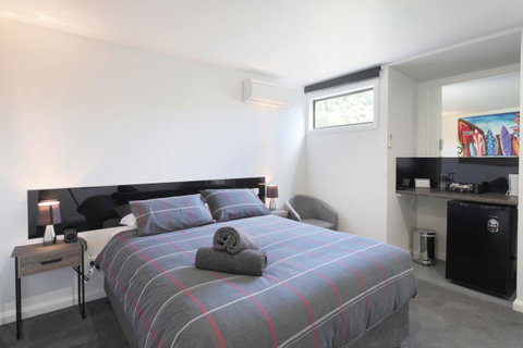 Georges Bay Apartments - Food Delivery Shop 24