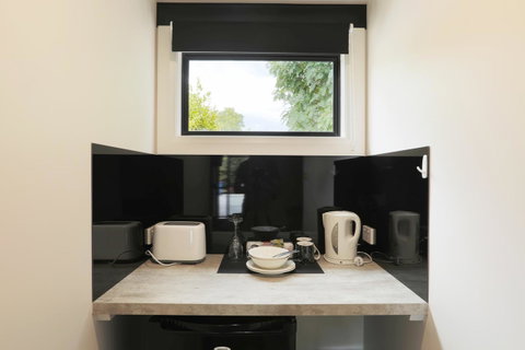 Georges Bay Apartments - Food Delivery Shop 17