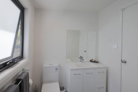 Georges Bay Apartments - Food Delivery Shop 20