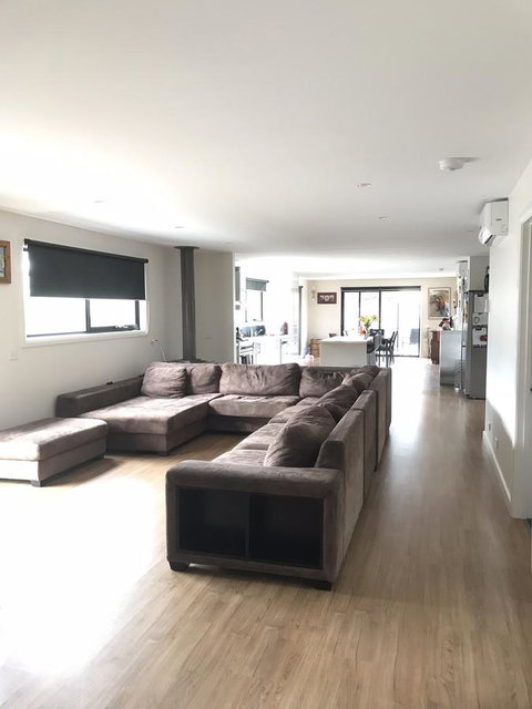 Georges Bay Apartments - Food Delivery Shop 9