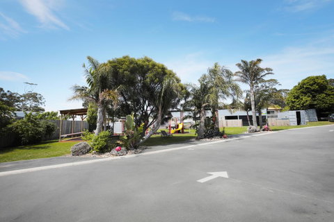 Georges Bay Apartments - Food Delivery Shop 43