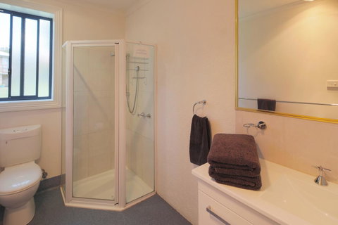 Georges Bay Apartments - Food Delivery Shop 32
