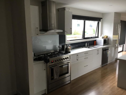 Georges Bay Apartments - Food Delivery Shop 13