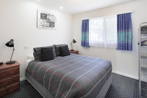 Georges Bay Apartments - Food Delivery Shop 37