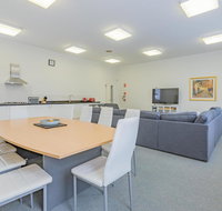 4 Bedroom House - Hobart CBD - Free Parking - Food Delivery Shop