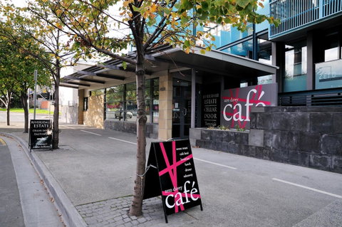 Zero Davey Boutique Apartment Hotel - Food Delivery Shop 24