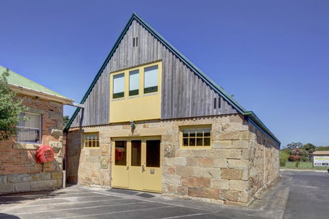 The Richmond Arms Hotel - Food Delivery Shop 17