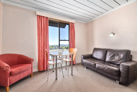 Balmoral On York - Food Delivery Shop 8
